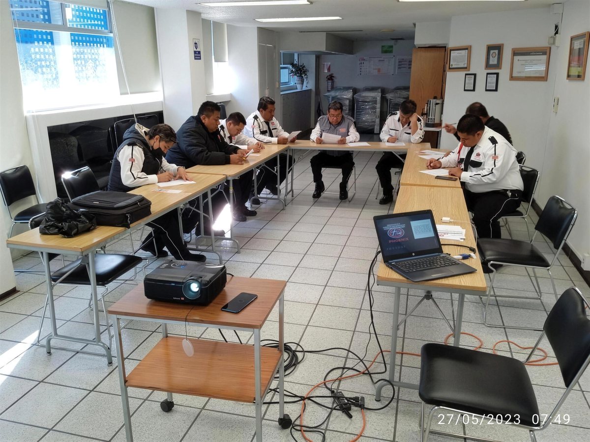 Sesión de capacitación del personal de ZN Corporativo